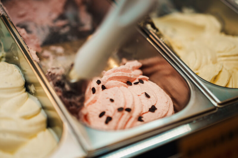 Freshly made small-batch strawberry gelato topped with chocolate chips at TABITABI Café in Hakuba, Nagano – sustainable Japanese Alps dessert