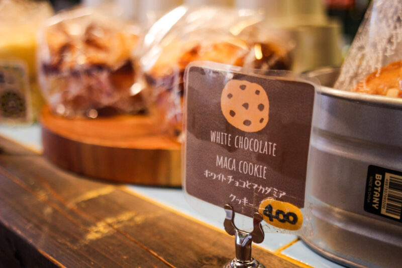 Freshly baked white chocolate macadamia cookies on display at Sounds Like Café Hakuba, popular sweet treats for café visitors.
